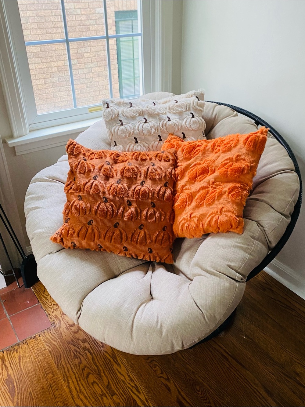 🎃 NWOT Set of 3 Cozy Pumpkin Pillows (includes inserts)